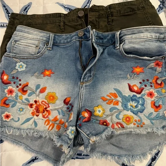 DRIFTWOOD Floral Embroidered Jean Shorts - Picture 1 of 6